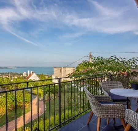 Azur 1 - Panoramic Escape Apartamento Balatonalmádi